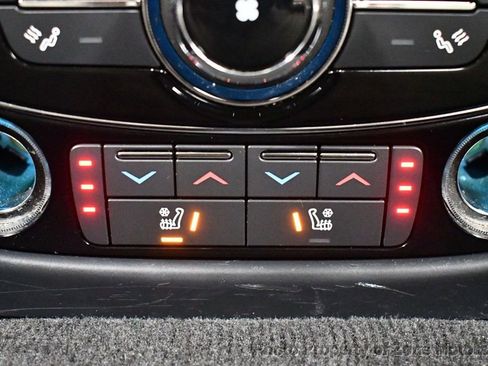 Used 2015 Jaguar XJ image 24