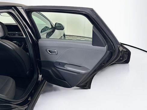 Used 2025 Kia K4 LXS image 30