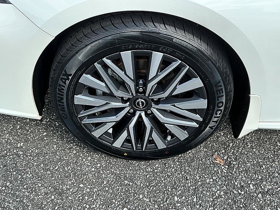 Certified 2024 Nissan Altima 2.5 SV FWD image 9