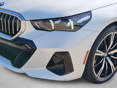 Used 2026 BMW 540i xDrive w/ M Sport Package AWD/4WD image 31