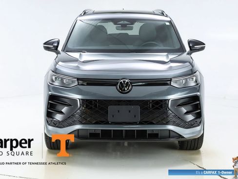 Used 2025 Volkswagen Tiguan SE R-Line image 53