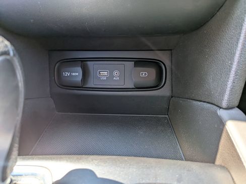 Used 2019 Hyundai Santa Fe SE AWD/4WD image 17