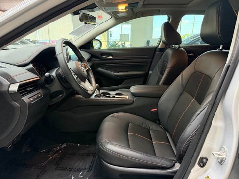 Used 2021 Nissan Altima 2.5 SR w/ SR Premium Package FWD image 11