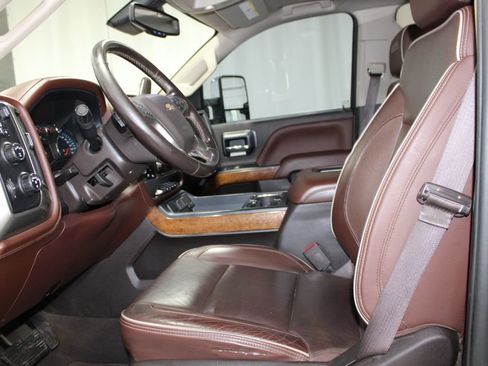 Used 2019 Chevrolet Silverado 2500 High Country w/ Duramax Plus Package AWD/4WD image 23