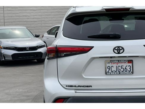 Used 2022 Toyota Highlander XLE image 14