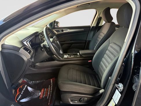 Used 2017 Ford Fusion SE w/ Fusion SE Technology Package FWD image 12