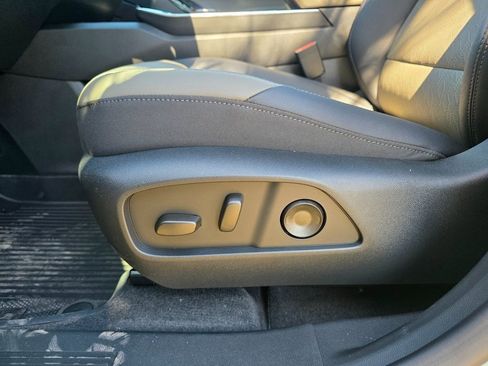 New 2026 Chevrolet Equinox LT w/ Convenience Package II image 17