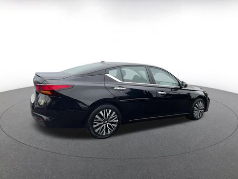 Used 2025 Nissan Altima 2.5 SV image 15