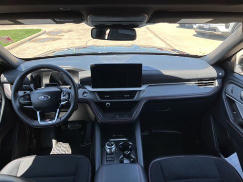 Used 2025 Ford Explorer ST image 17