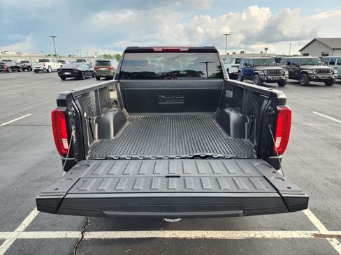Used 2026 GMC Sierra 1500 SLT AWD/4WD image 10