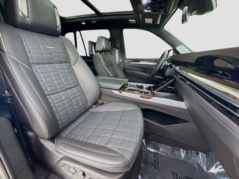 Used 2025 Cadillac Escalade Sport Platinum w/ LPO, ONYX Package image 32