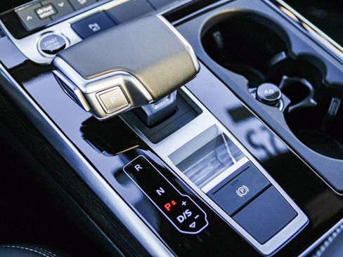 Certified 2025 Audi Q7 2.0T Premium w/ Convenience Package image 24