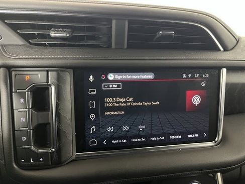 Used 2023 GMC Yukon XL Denali image 15