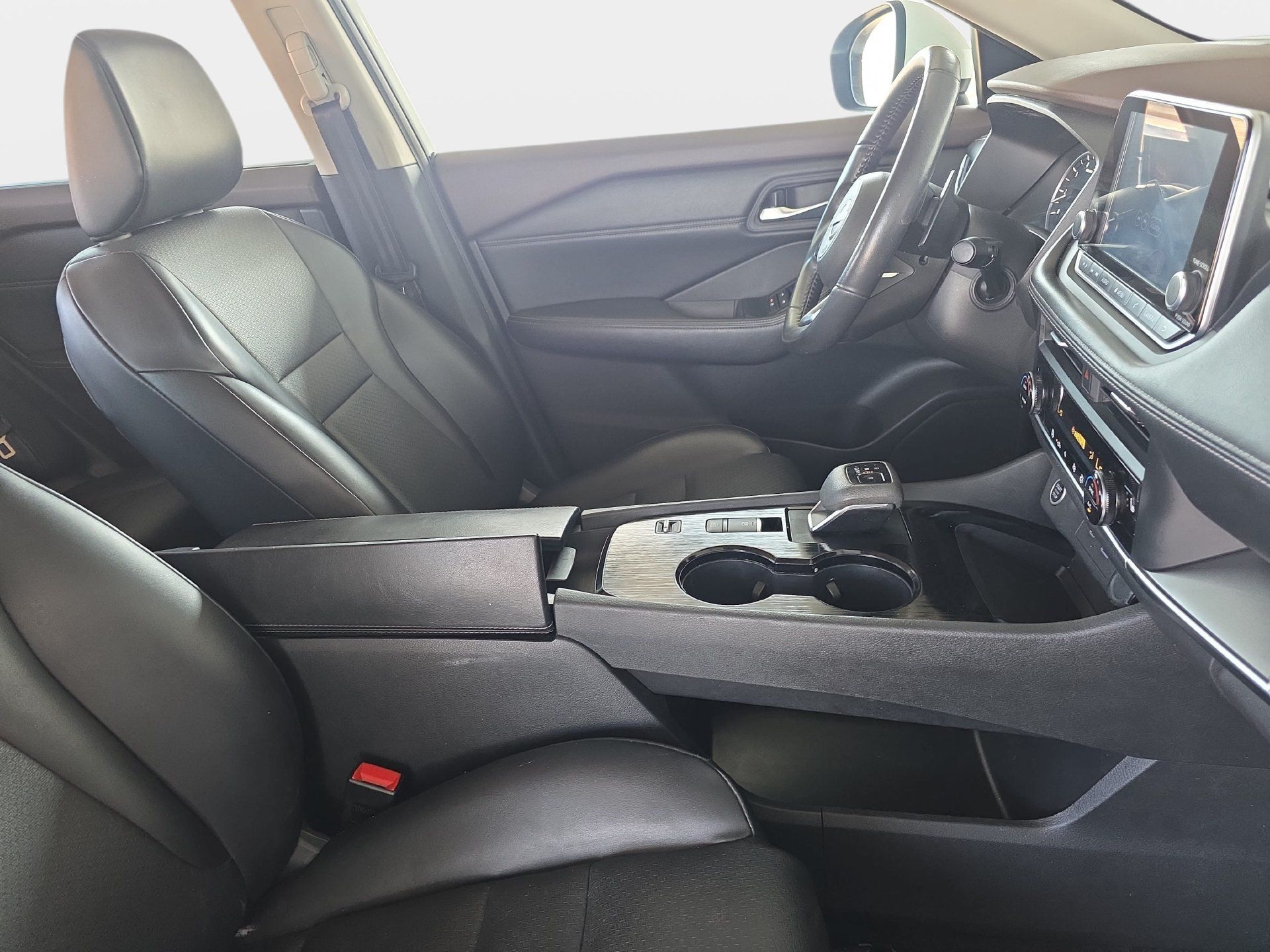 Used 2023 Nissan Rogue SV w/ SV Premium B Package FWD image 10