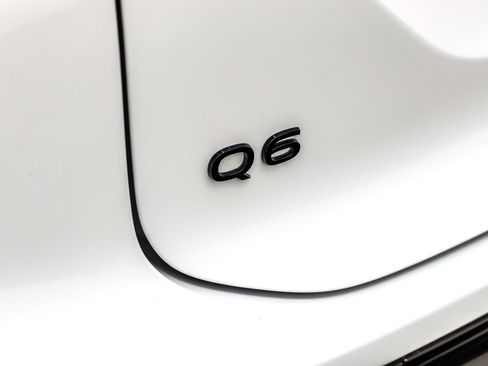 Used 2025 Audi Q6 e-tron Premium w/ Convenience Package image 10