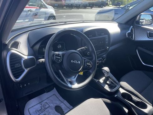 Used 2025 Kia Soul LX w/ LX Technology Package FWD image 18