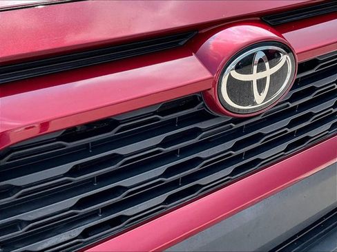 Used 2022 Toyota RAV4 XLE w/ Convenience Package FWD image 27