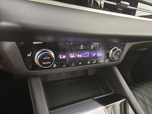 Used 2024 Mitsubishi Outlander SEL AWD/4WD image 28