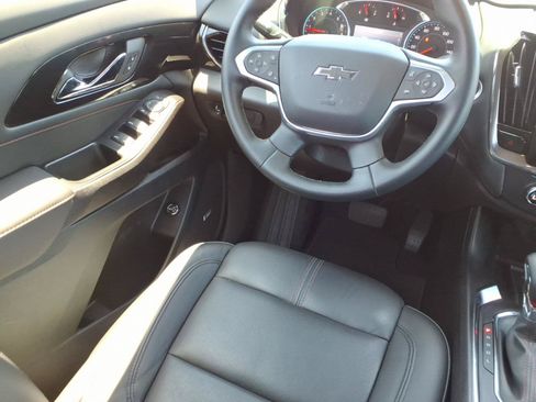 Used 2023 Chevrolet Traverse RS FWD image 29