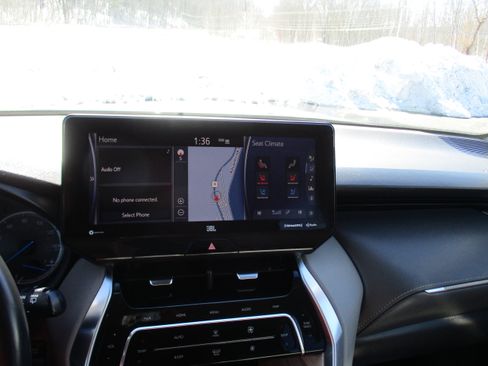 Used 2021 Toyota Venza XLE w/ Softex Package image 17