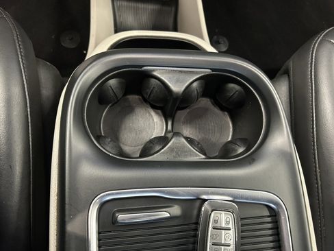 Used 2023 Chrysler Pacifica Touring-L image 37