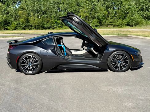 Used 2019 BMW i8 Coupe AWD/4WD image 8