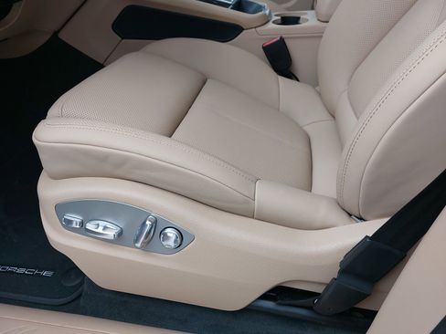 New 2026 Porsche Macan image 30