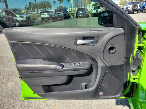 Used 2017 Dodge Charger R/T image 5