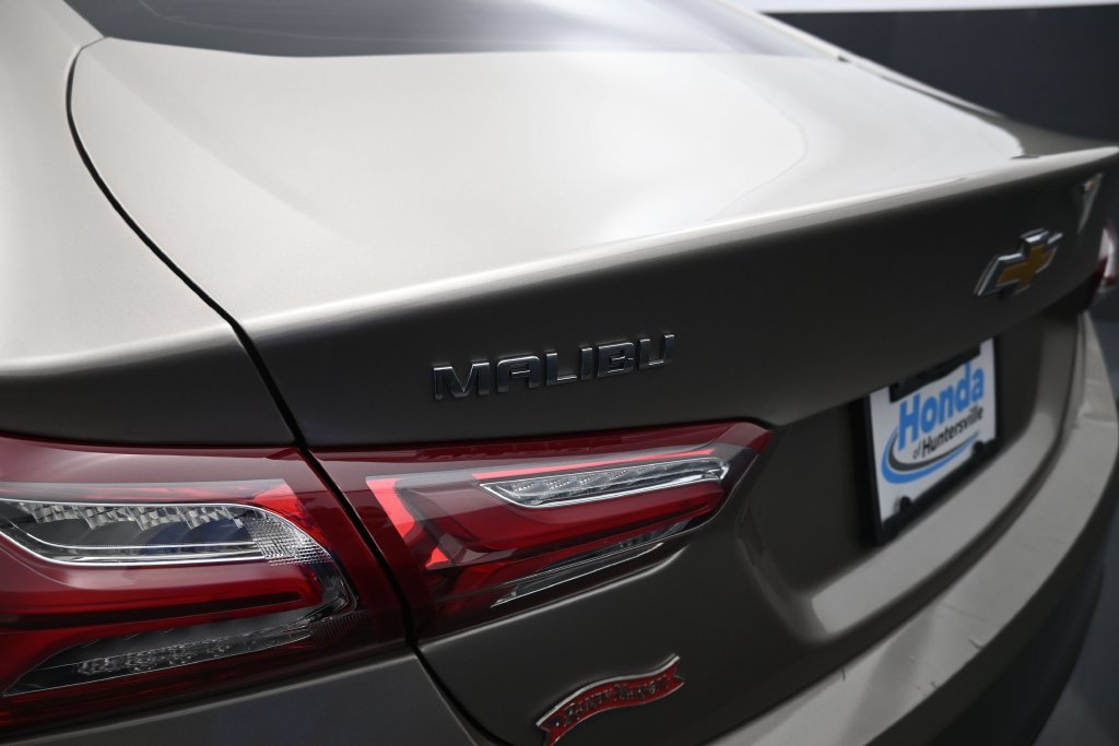 Used 2022 Chevrolet Malibu LT FWD image 17