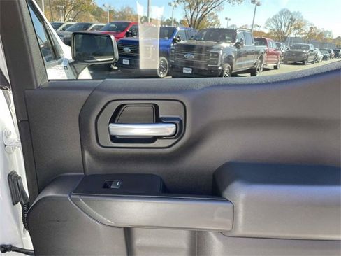 Used 2020 Chevrolet Silverado 1500 Custom w/ Custom Convenience Package image 23