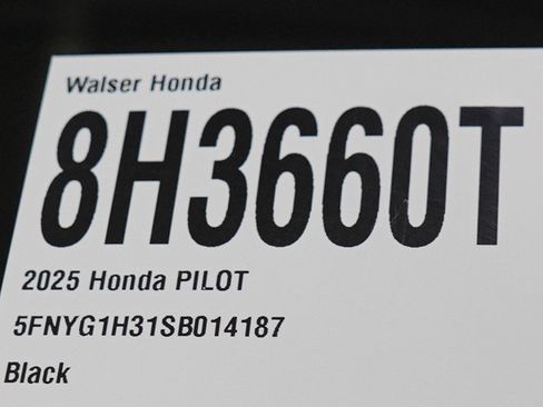 Used 2025 Honda Pilot Sport image 31