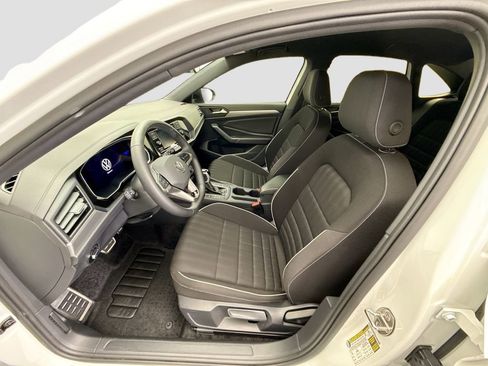 Used 2024 Volkswagen Jetta Sport image 17