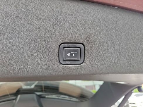 Used 2022 Cadillac XT6 Premium Luxury w/ Platinum Package AWD/4WD image 9