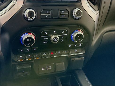 Used 2021 GMC Sierra 1500 SLT w/ SLT Premium Plus Package image 10