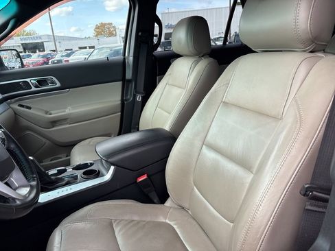 Used 2014 Ford Explorer XLT w/ Equipment Group 202A image 15
