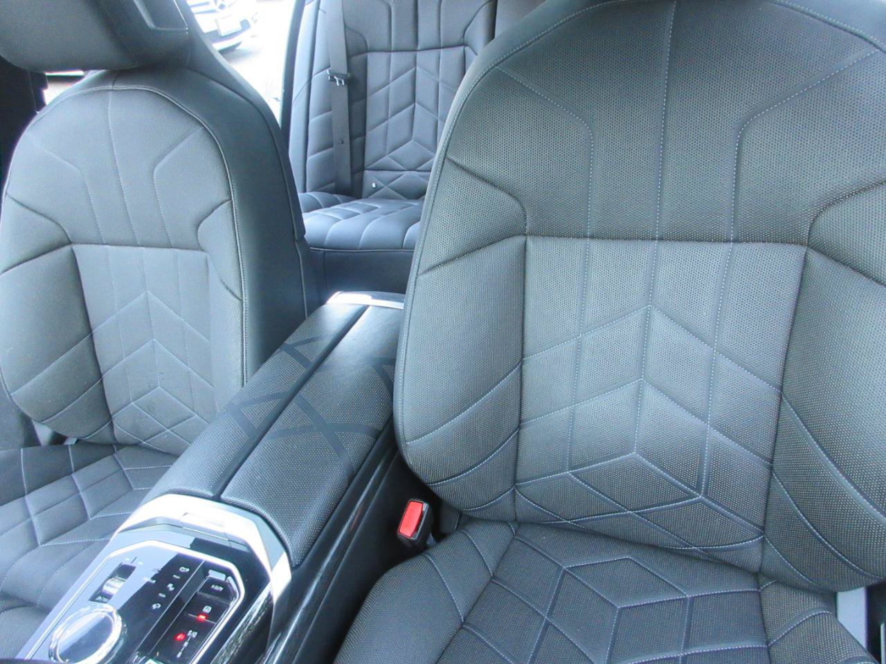 Used 2023 BMW 760i xDrive AWD/4WD image 18