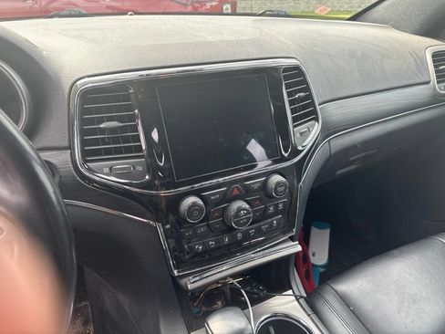 Used 2021 Jeep Grand Cherokee Limited AWD/4WD image 3