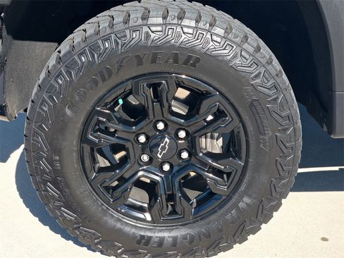 Used 2025 Chevrolet Silverado 1500 ZR2 image 9