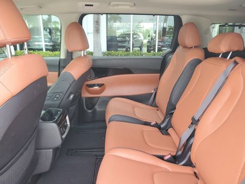 Certified 2024 Kia Carnival SX Prestige FWD image 10