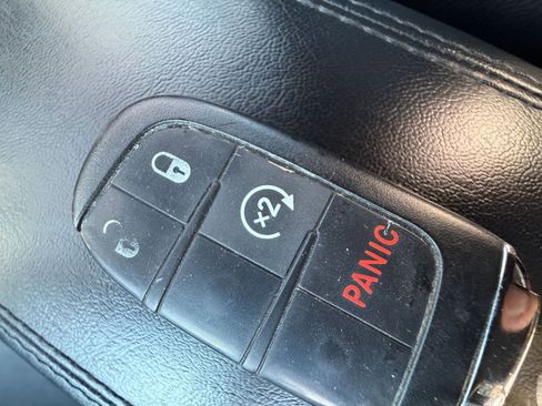 Used 2025 Jeep Compass Limited image 25