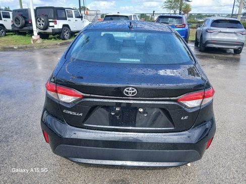 Used 2021 Toyota Corolla LE FWD image 5