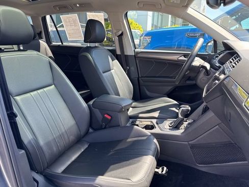 Used 2023 Volkswagen Tiguan SE w/ Panoramic Sunroof Package FWD image 29