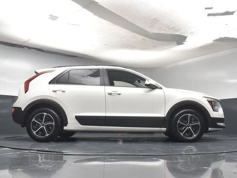 Used 2025 Kia Niro EX image 39