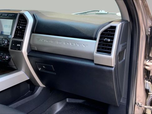 Used 2021 Ford F250 Lariat w/ Lariat Value Package AWD/4WD image 18