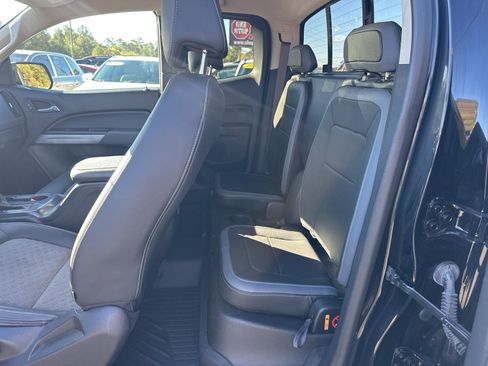 Used 2021 Chevrolet Colorado Z71 w/ Z71 Midnight Edition image 9