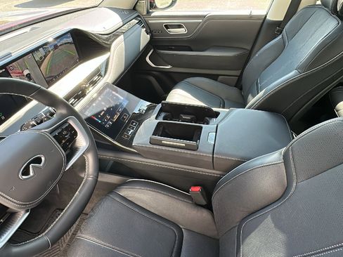 Used 2025 INFINITI QX80 Sensory image 22