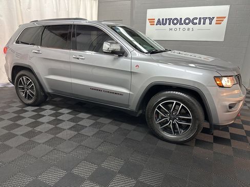 Used 2019 Jeep Grand Cherokee Trailhawk image 2
