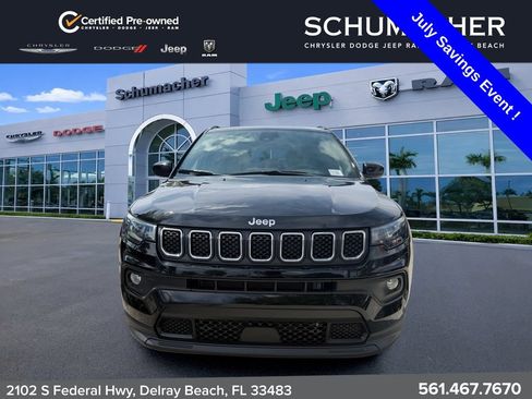Used 2024 Jeep Compass Latitude AWD/4WD image 2