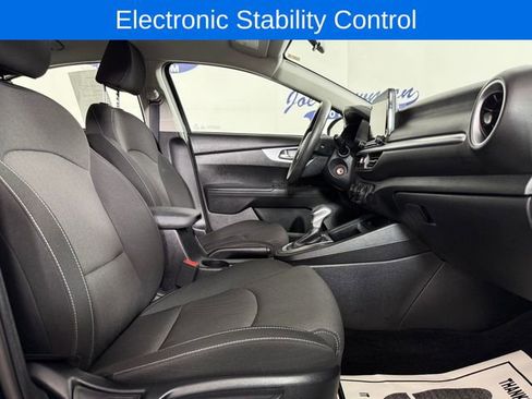 Used 2024 Kia Forte LXS w/ LXS Technology Package FWD image 17