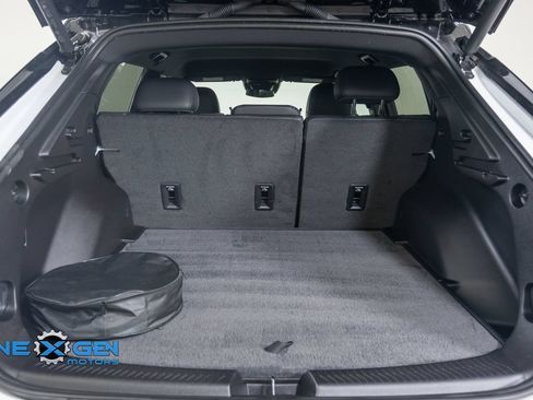 Used 2024 Chevrolet Equinox EV RS FWD image 32